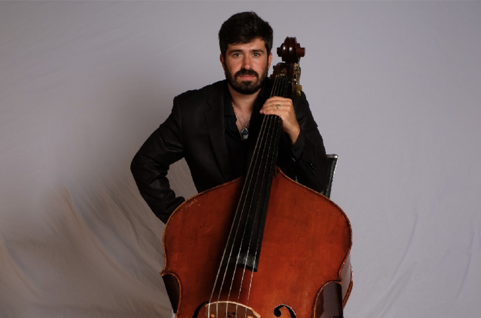 Rodrigo Moro Mart铆n holding double bass 